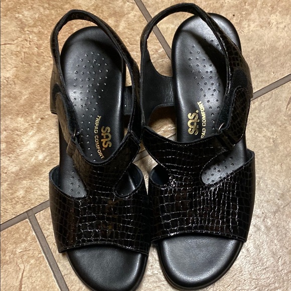 SAS Black 8.5 Sandals Luxurious Textured Slip-On - Picture 1 of 8